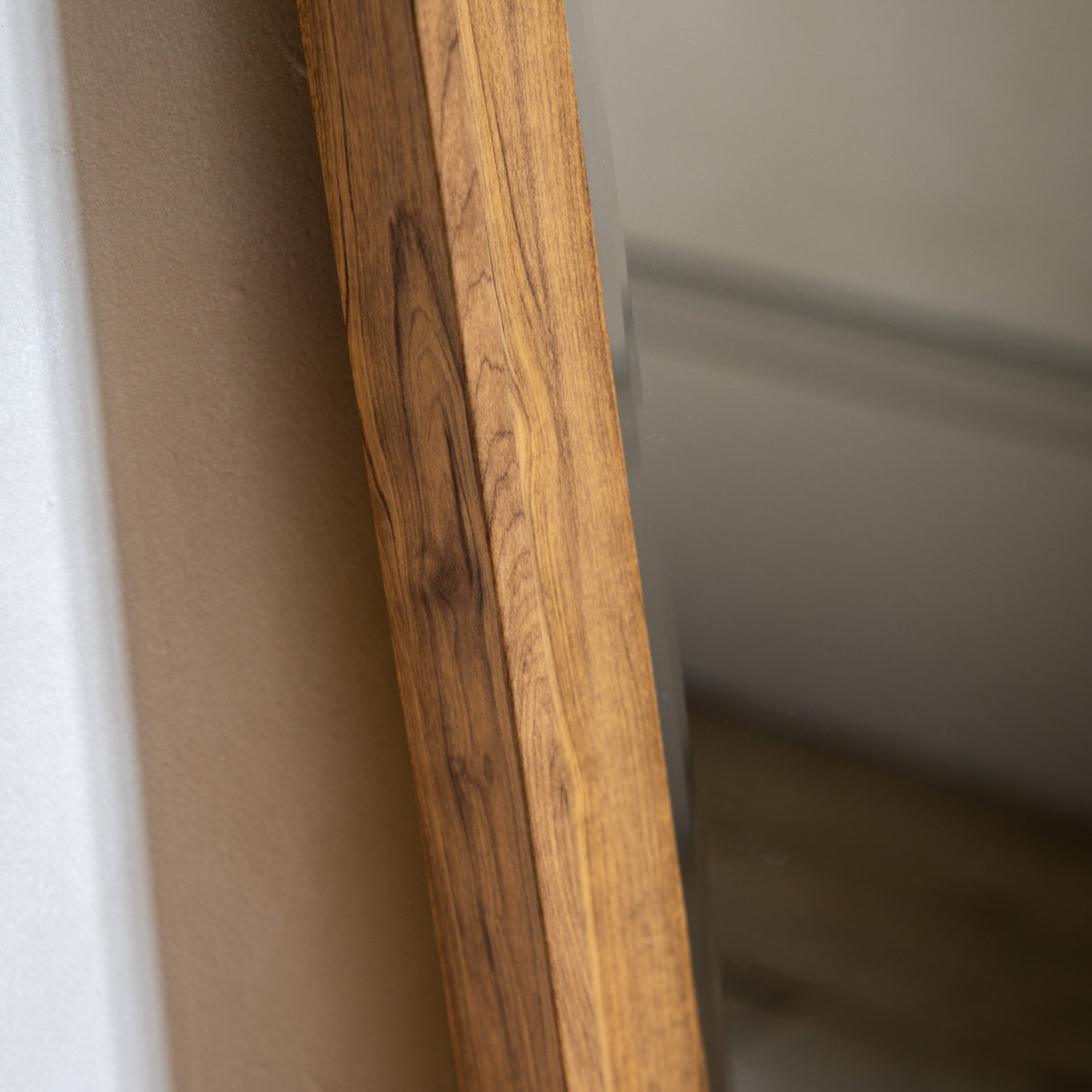 Gallery Direct Fraser Rectangle, close-up of the mirror and frame details