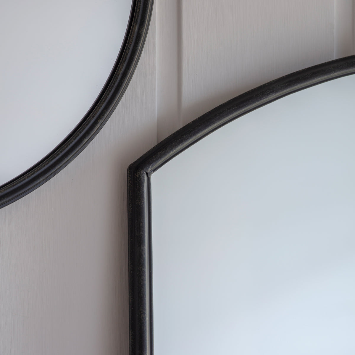 Gallery Direct Frida Large Mirror Black, close-up of the mirror and frame details