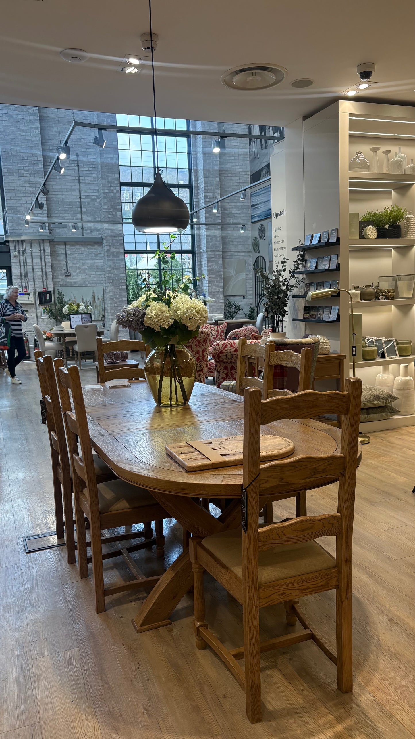 Carlton Furniture Copeland 1800 Cross Leg Oval Extending Dining Table