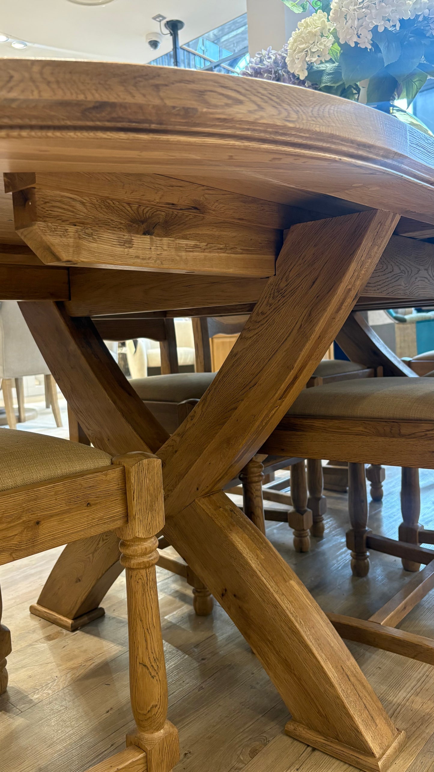 Carlton Furniture Copeland 1800 Cross Leg Oval Extending Dining Table