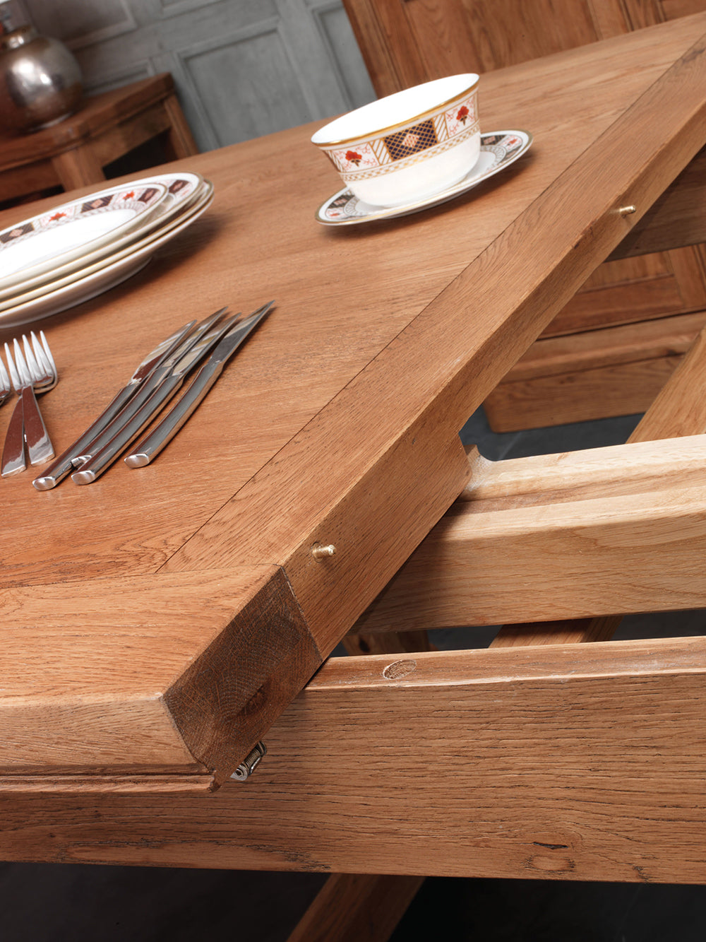 The Carlton Furniture Copeland 2100 rectangular Dining Table is construction from solid oak wood and features an extending mechanism to accommodate 8-10 people comfortably