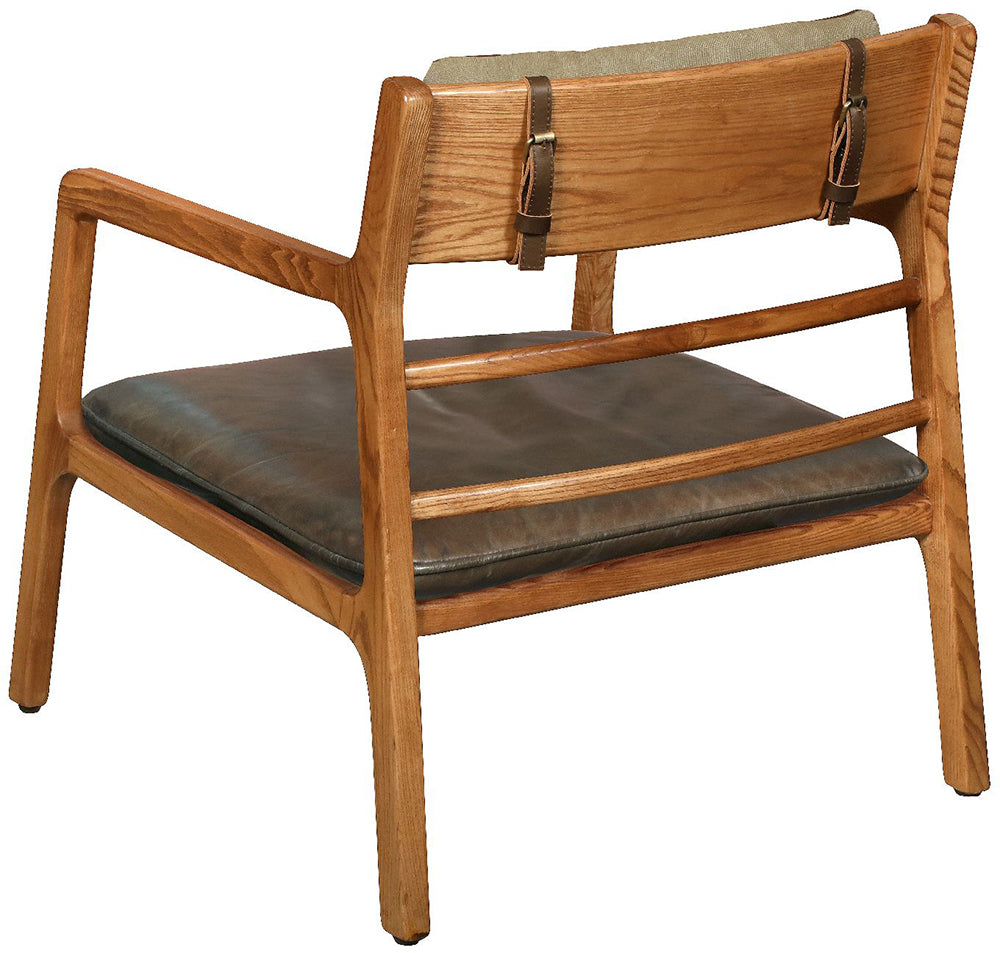 The Carlton Furniture Corsham Relax Chair is construction from an oak wood frame, with a detachable leather seat pad and back rest