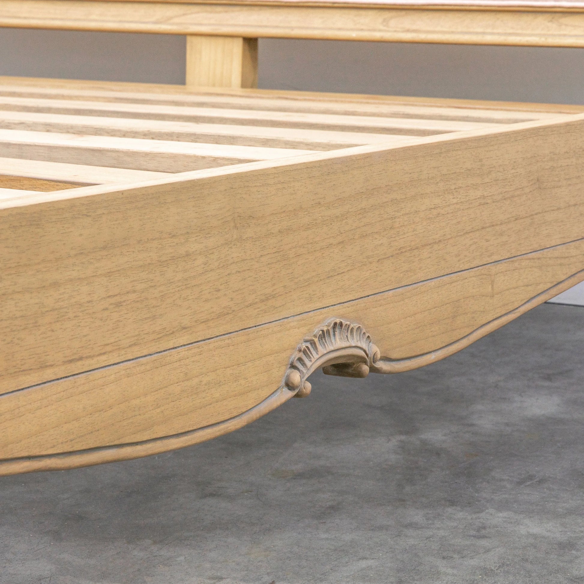 Gallery Direct Chic Weathered Super King Linen Upholstered Bed