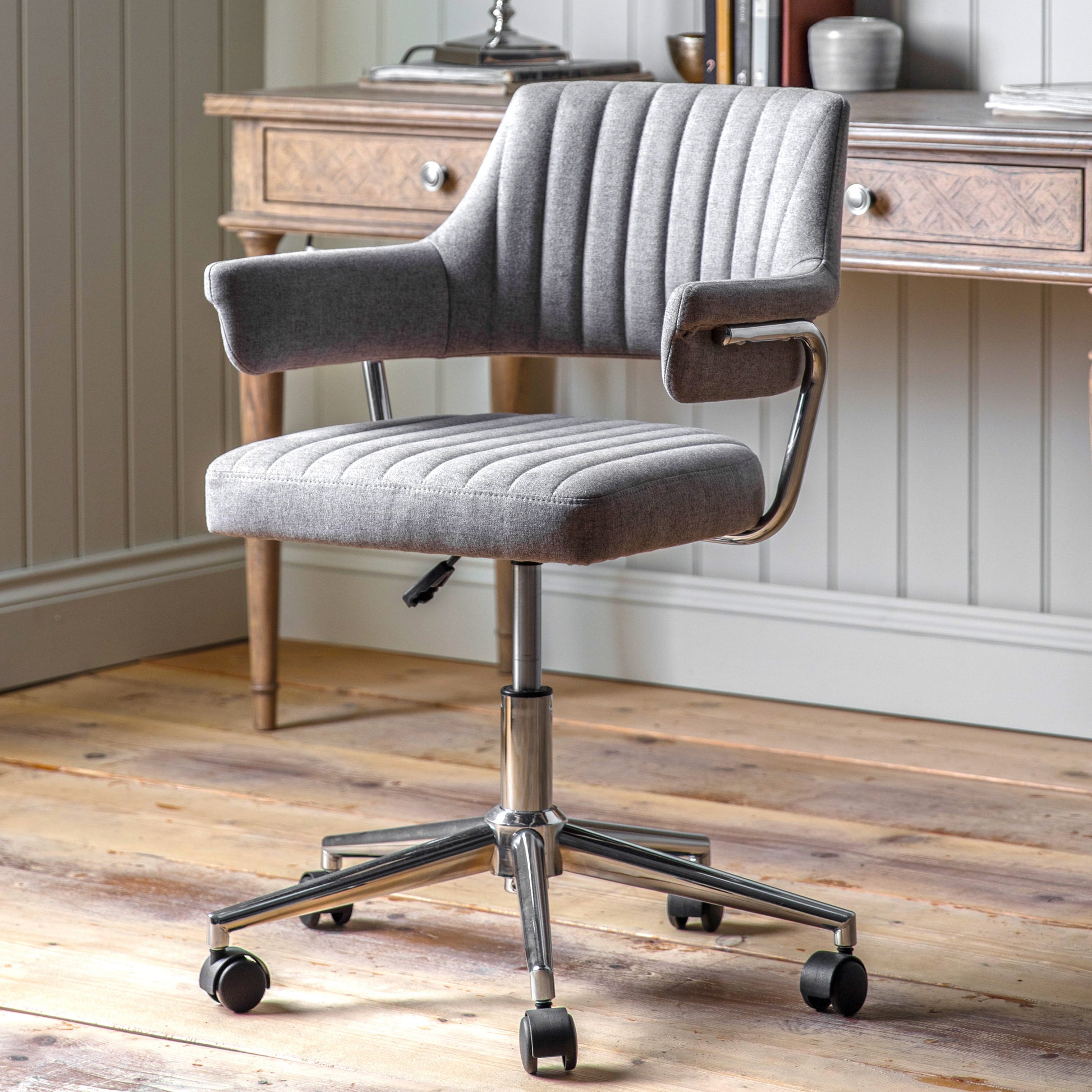 Gallery Direct Mcintyre Swivel Chair in Grey