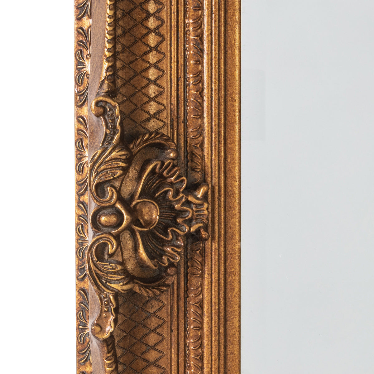 Gallery Direct Abbey Leaner Mirror Gold, close-up of the mirror and frame details