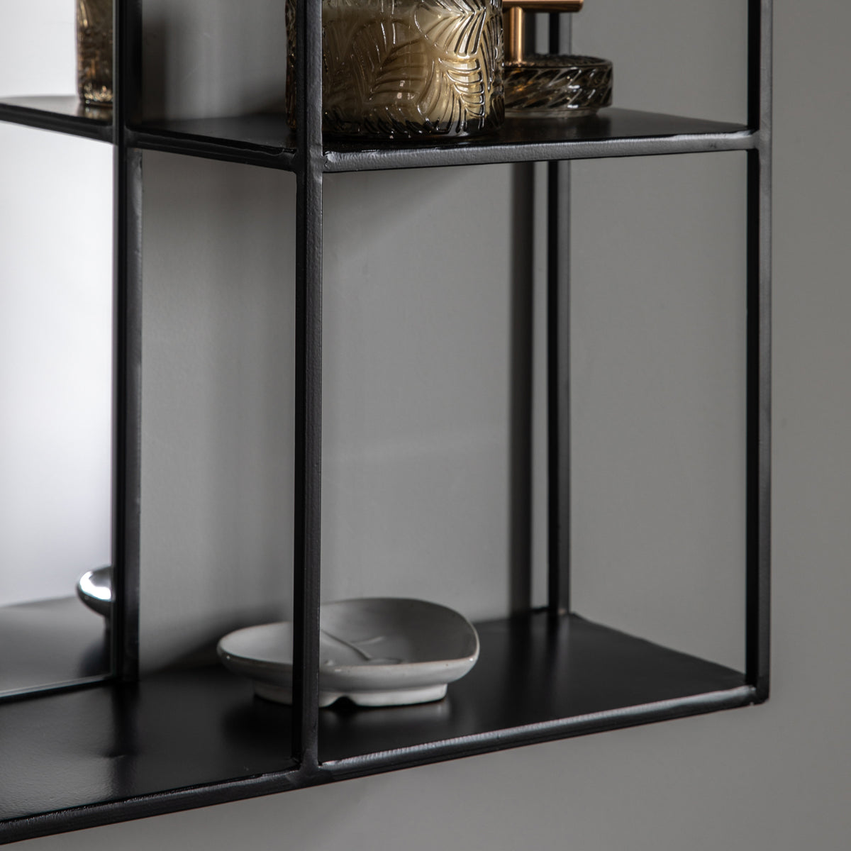 Gallery Direct Bassan Mirror Shelf Black, close-up of the mirror and frame details