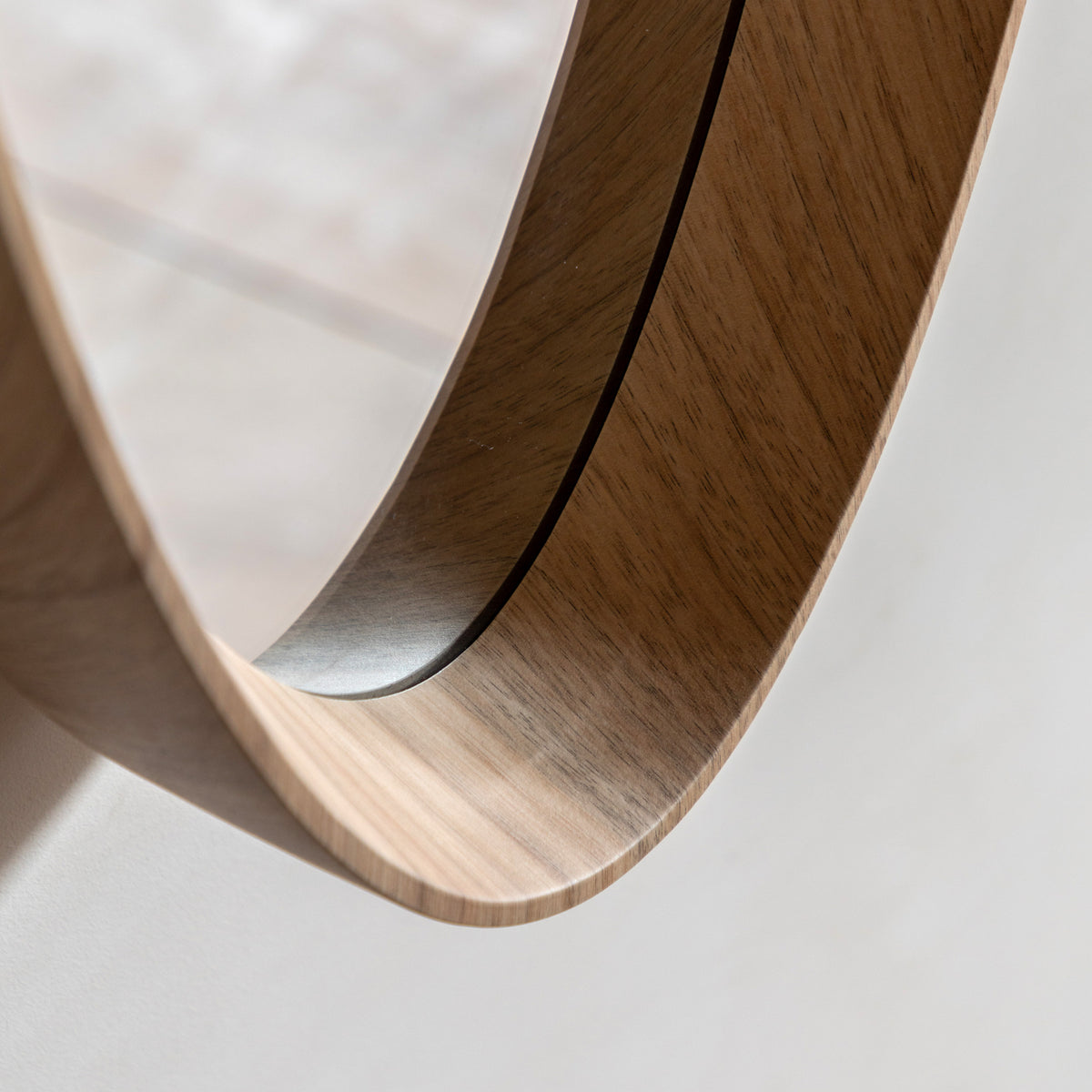 Gallery Direct Cedar Elipse Mirror Oak, close-up of the mirror and frame details