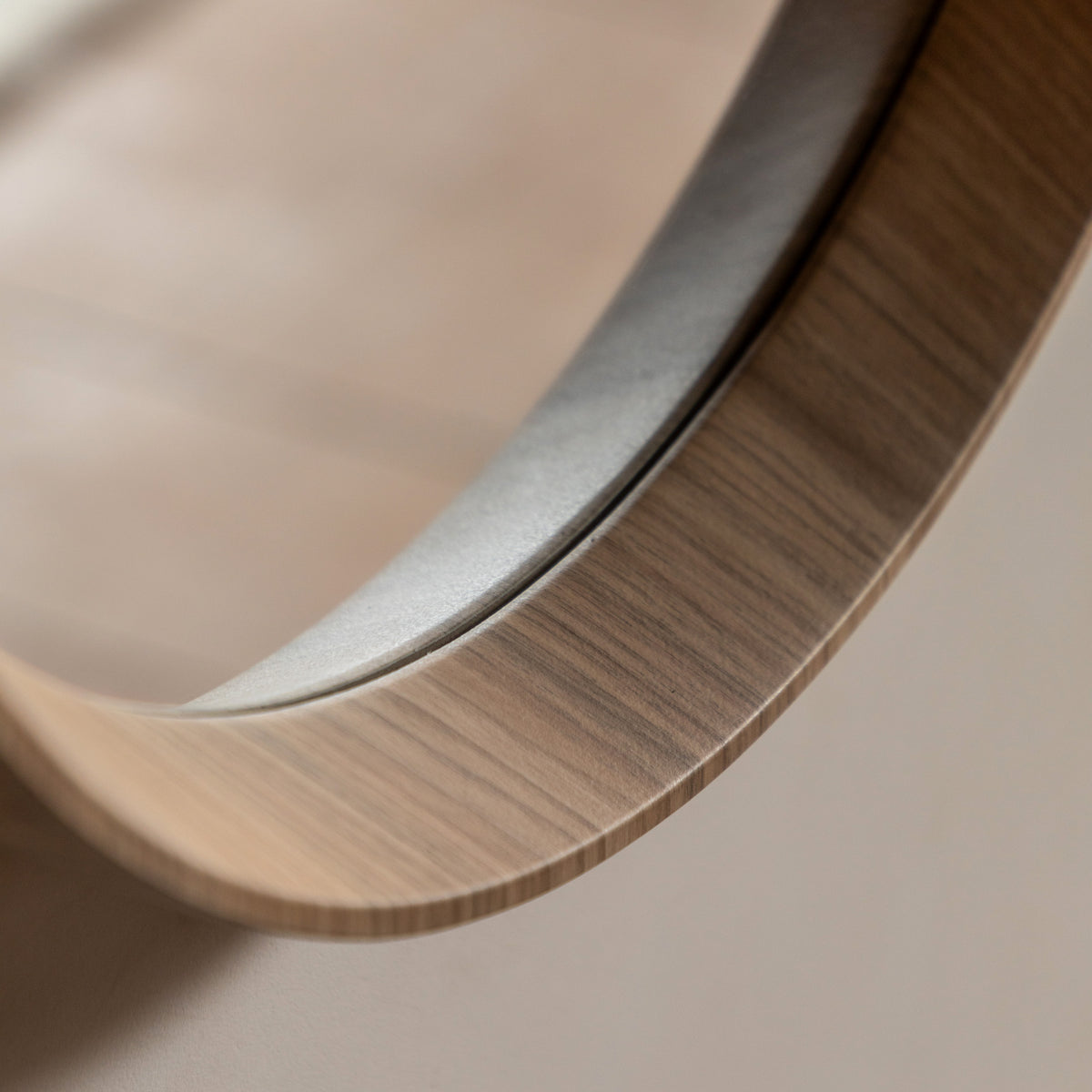 Gallery Direct Cedar Round Mirror Oak, close-up of the mirror and frame details