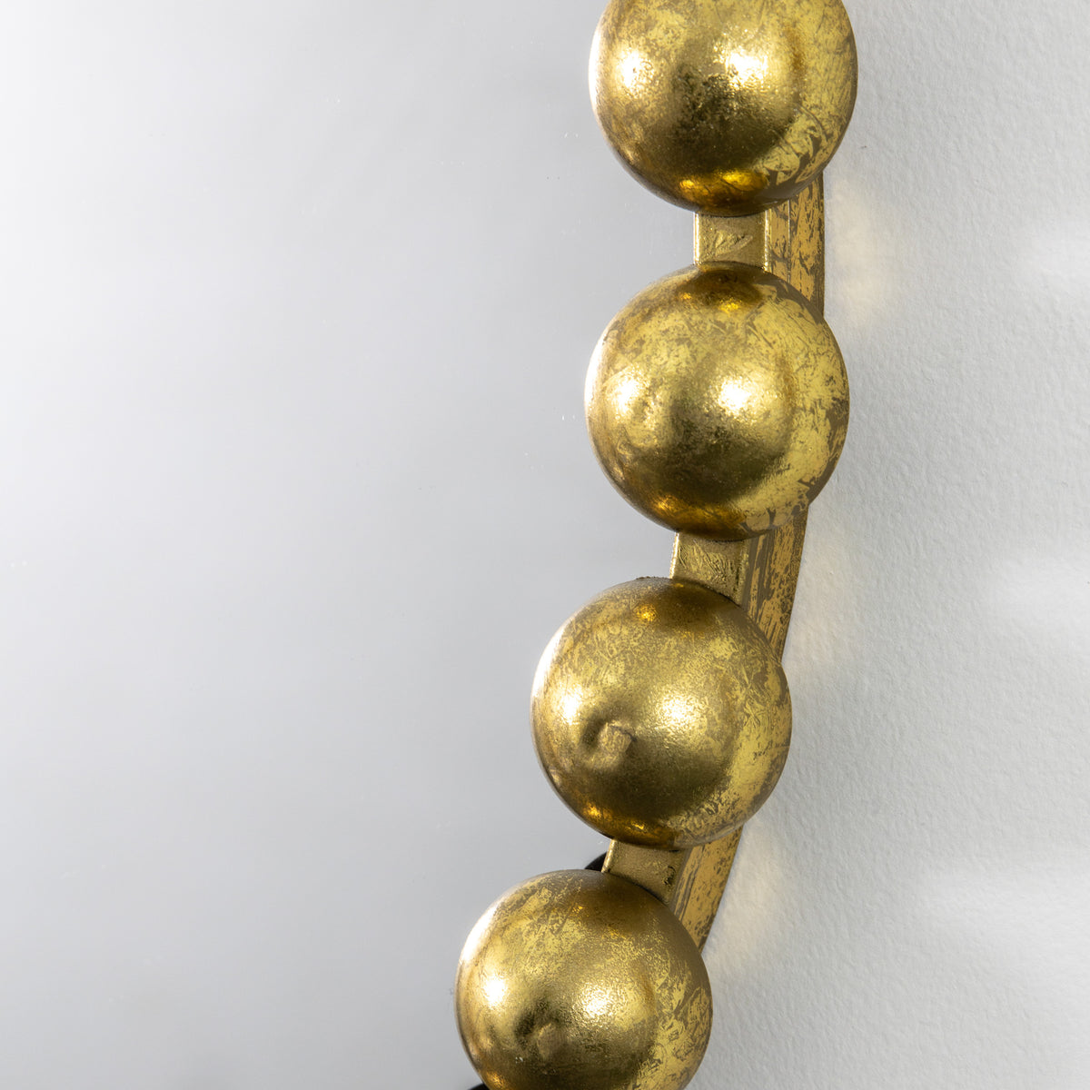 Gallery Direct Ceretti Round Mirror Gold, close-up of the mirror and frame details