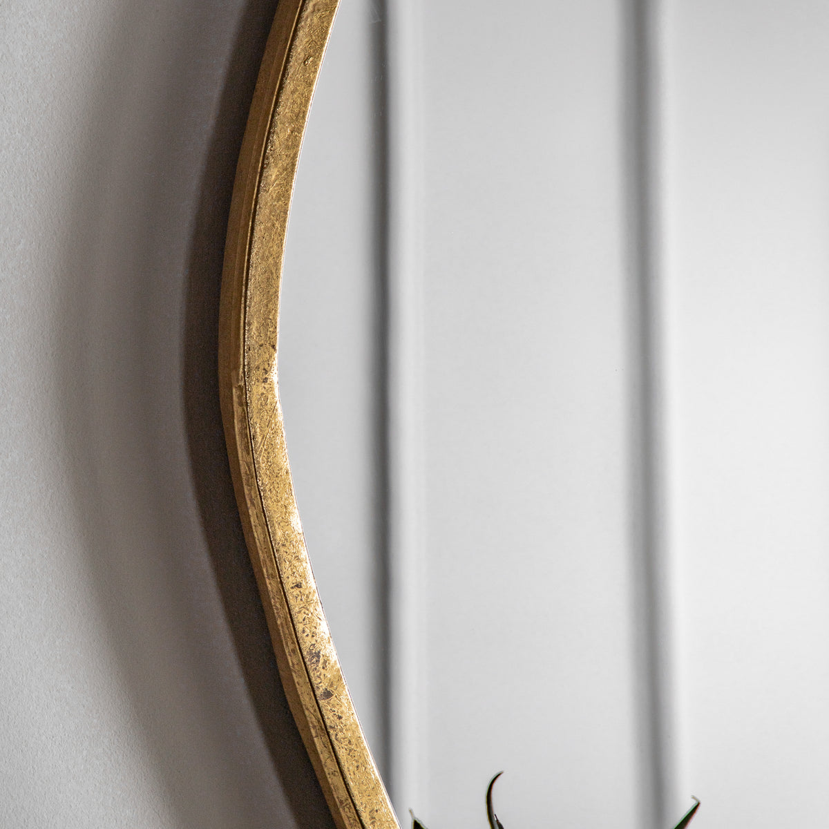 Gallery Direct Chattenden Mirror Gold, close-up of the mirror and frame details