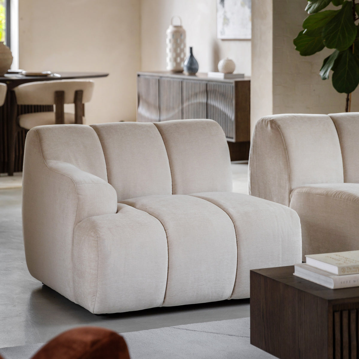 Gallery Direct Como LH Arm Module styled in a living room