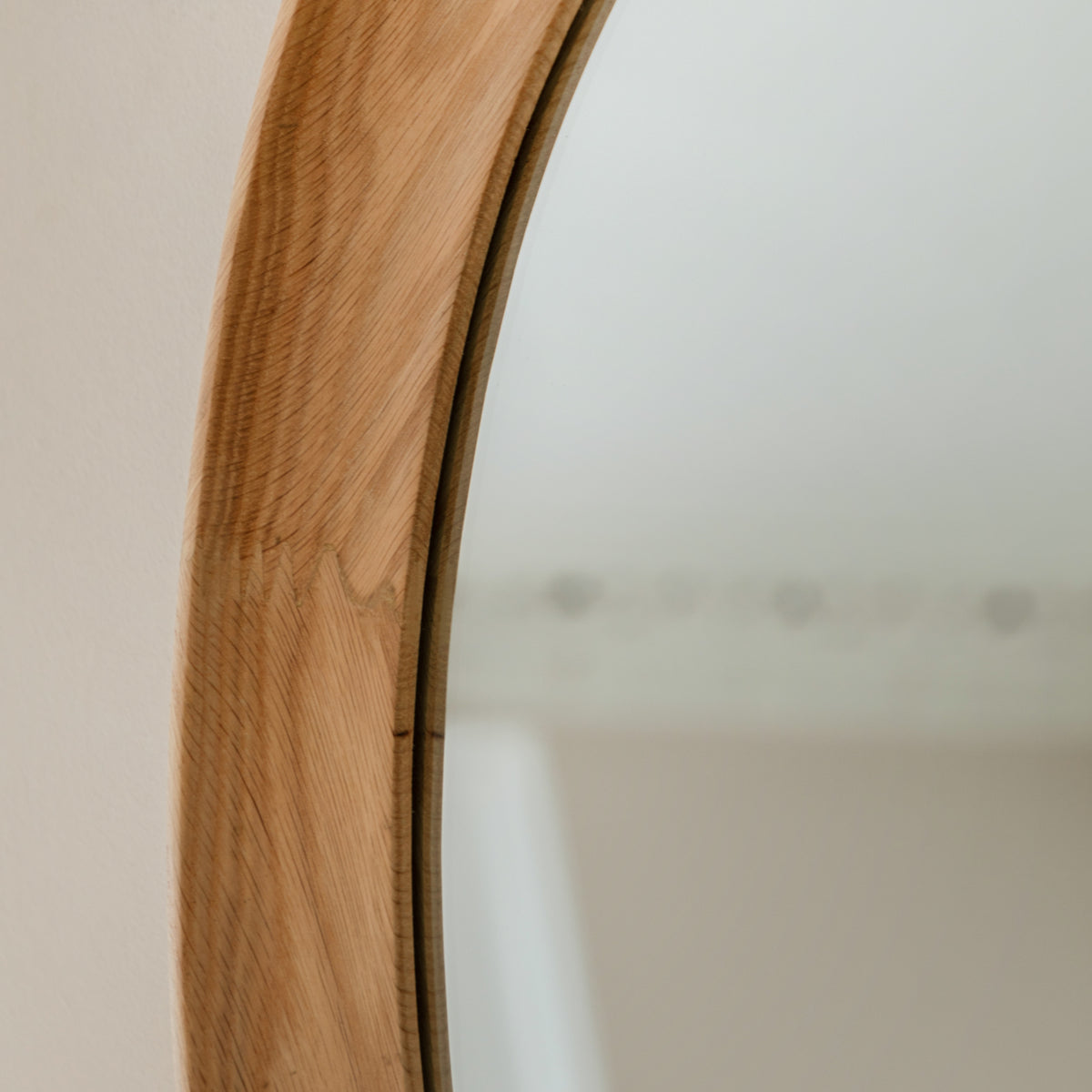 Gallery Direct Copenhagen Pebble Mirror Oak, close-up of the mirror and frame details