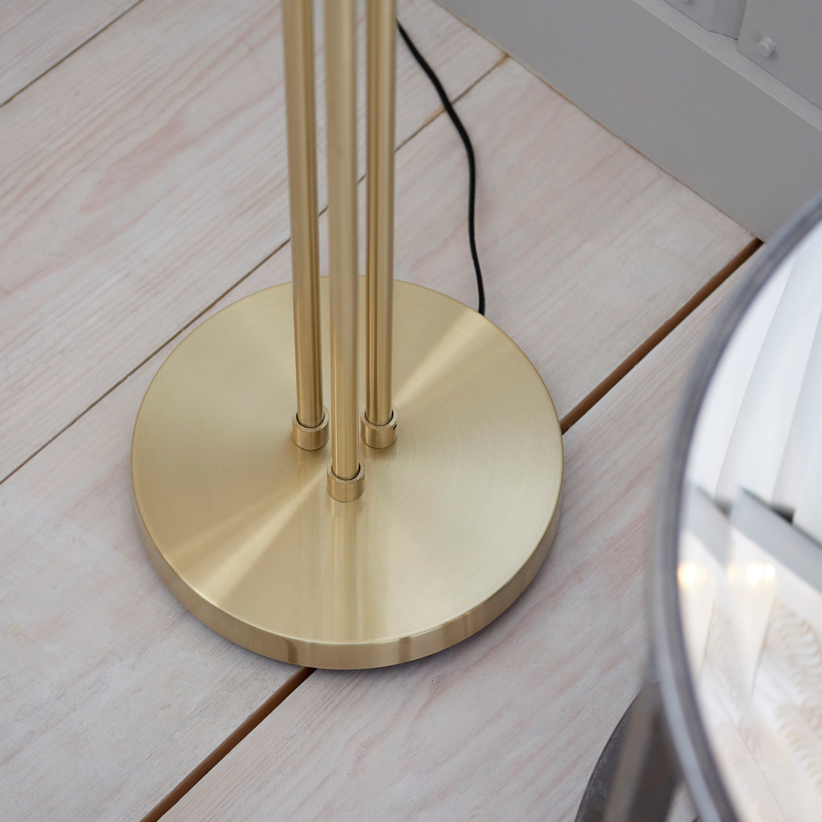Gallery Direct Dimple 3 Floor Light, close-up of the finish and design
