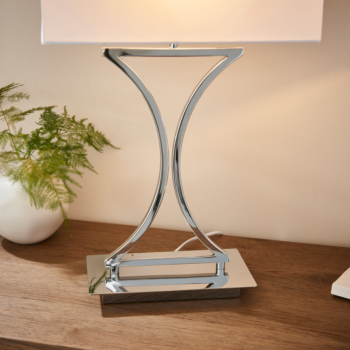 Gallery Direct Epalle Table Lamp, close-up of the finish and design