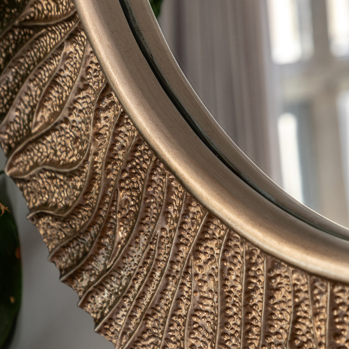 Gallery Direct Falia Round Mirror Gold, close-up of the mirror and frame details