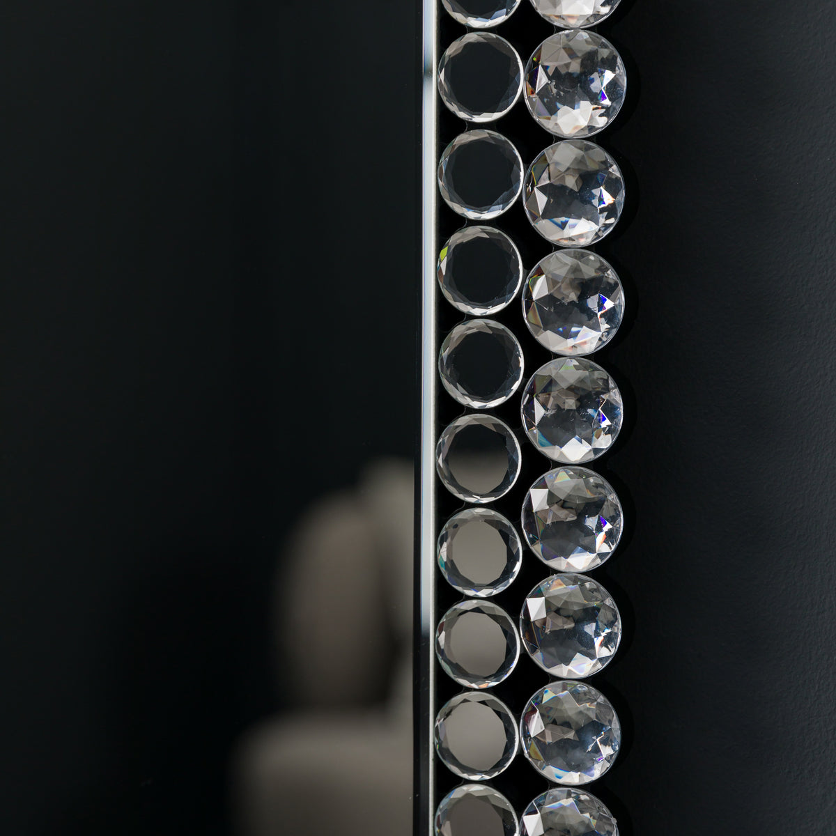 Gallery Direct Fallon Rectangle Mirror, close-up of the mirror and frame details