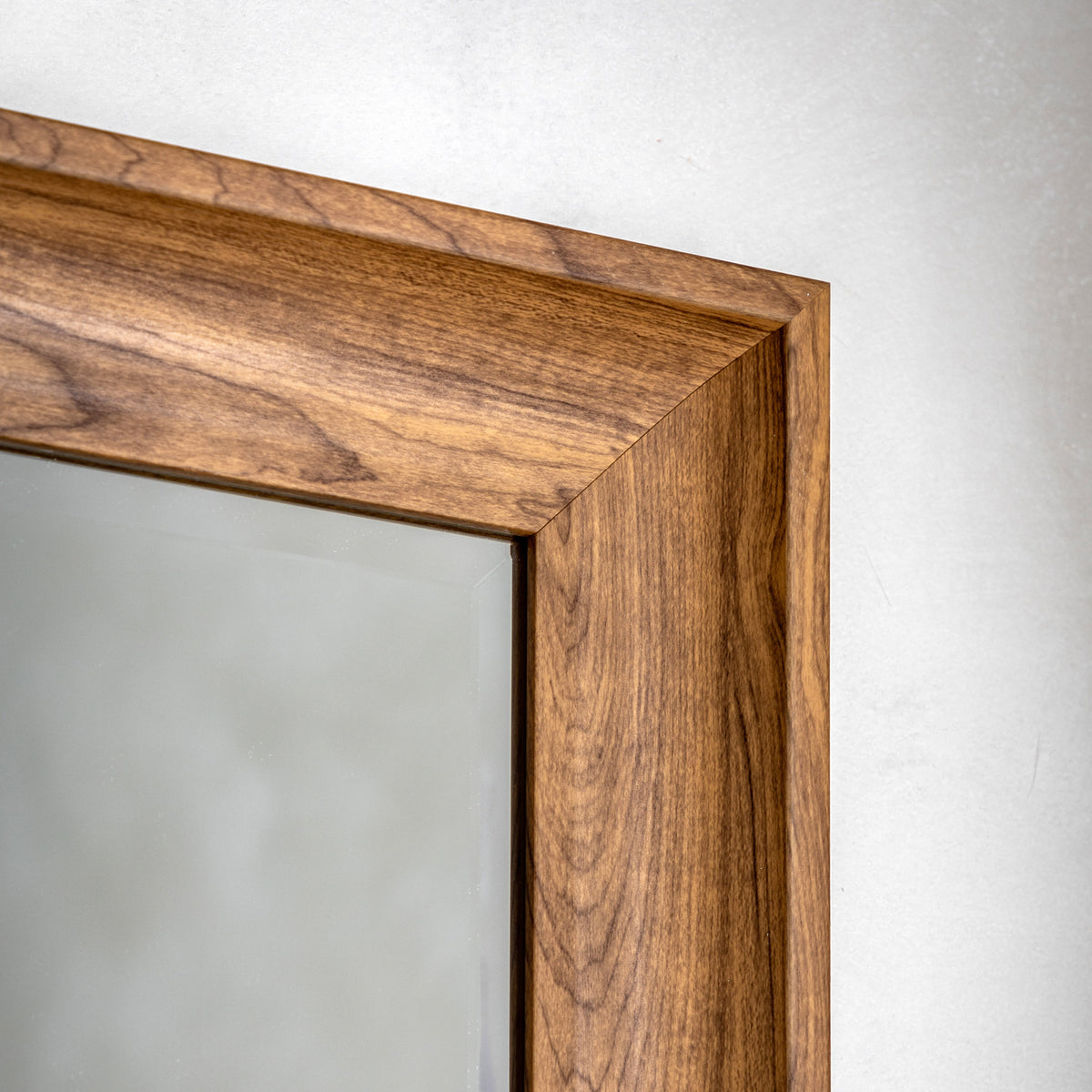 Gallery Direct Fraser Leaner, close-up of the mirror and frame details