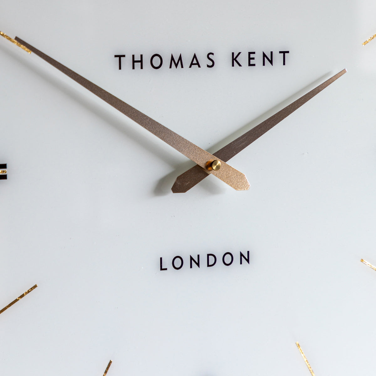 Gallery Direct Greenwich Wall Clock Snow White, close-up of the clock face and finish