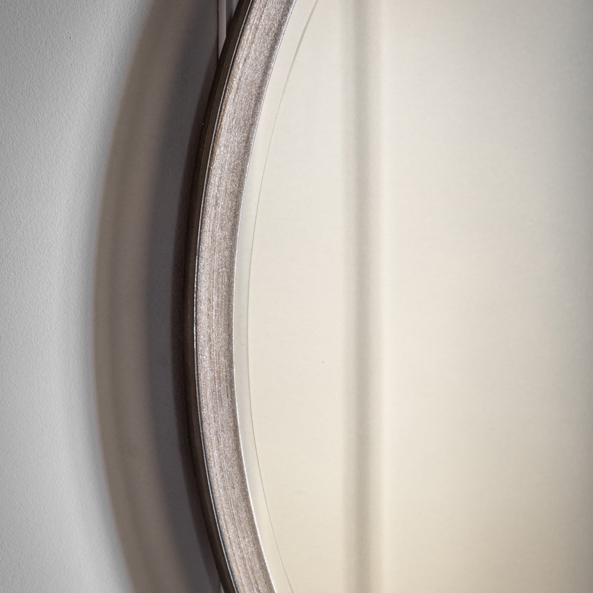 Gallery Direct Higgins Round Antique Silver, close-up of the mirror and frame details