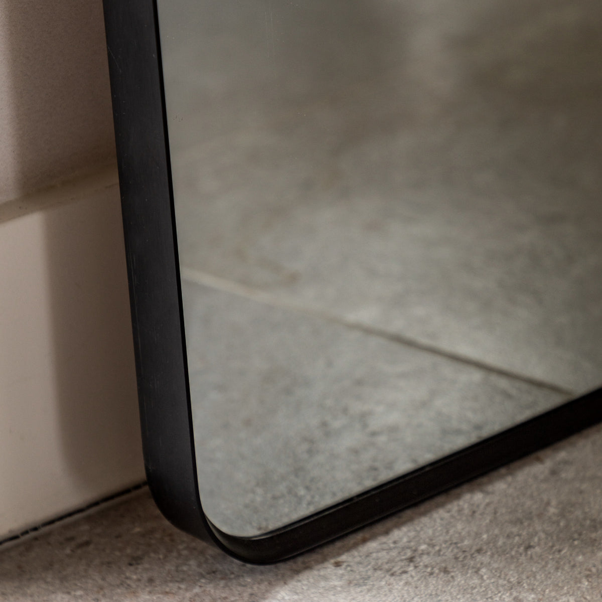 Gallery Direct Holworth Arch Mirror Black, close-up of the mirror and frame details
