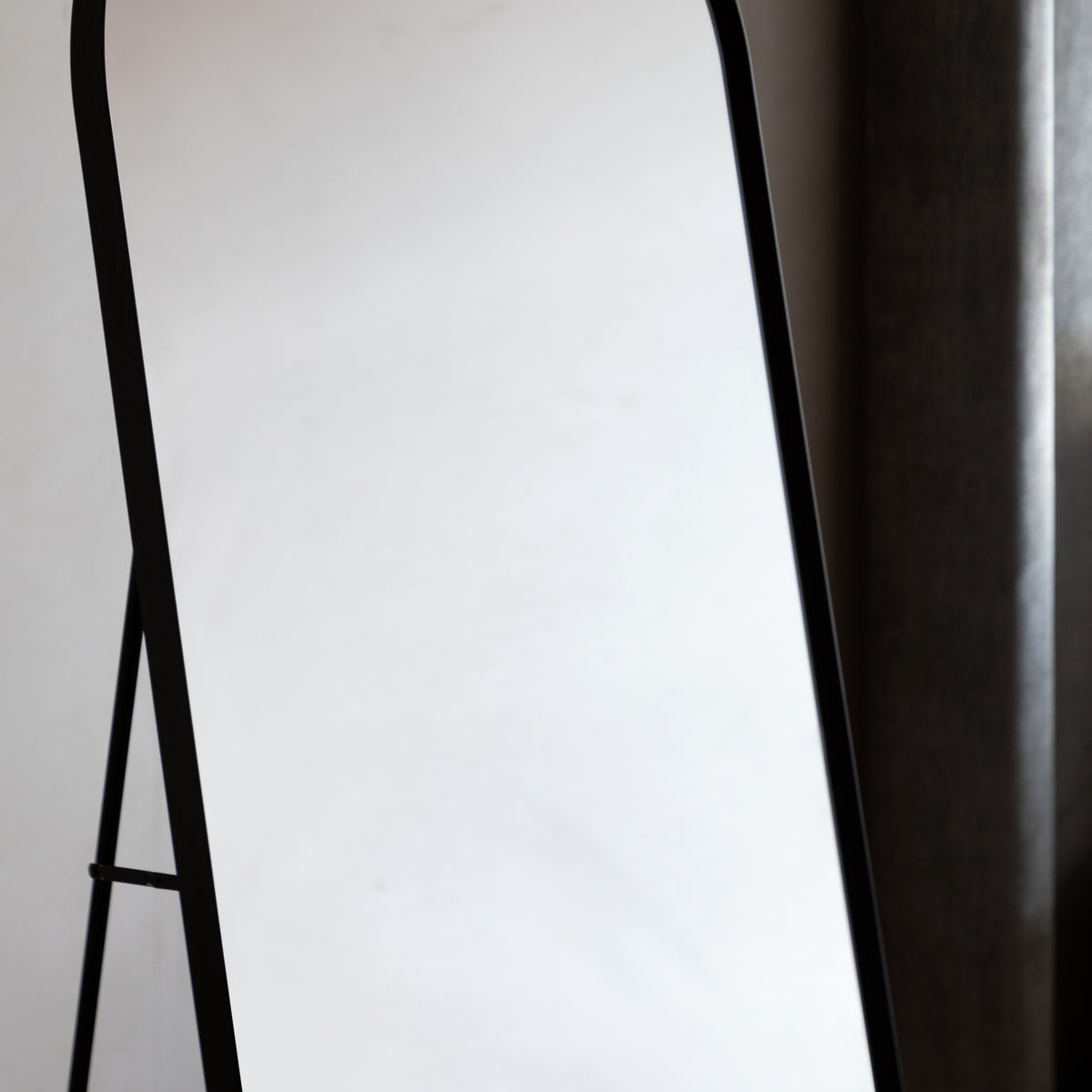 Gallery Direct Holworth Cheval Mirror Black, close-up of the mirror and frame details