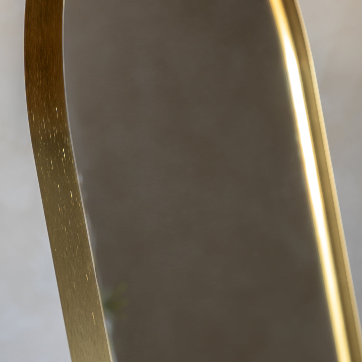 Gallery Direct Holworth Cheval Mirror Gold, close-up of the mirror and frame details