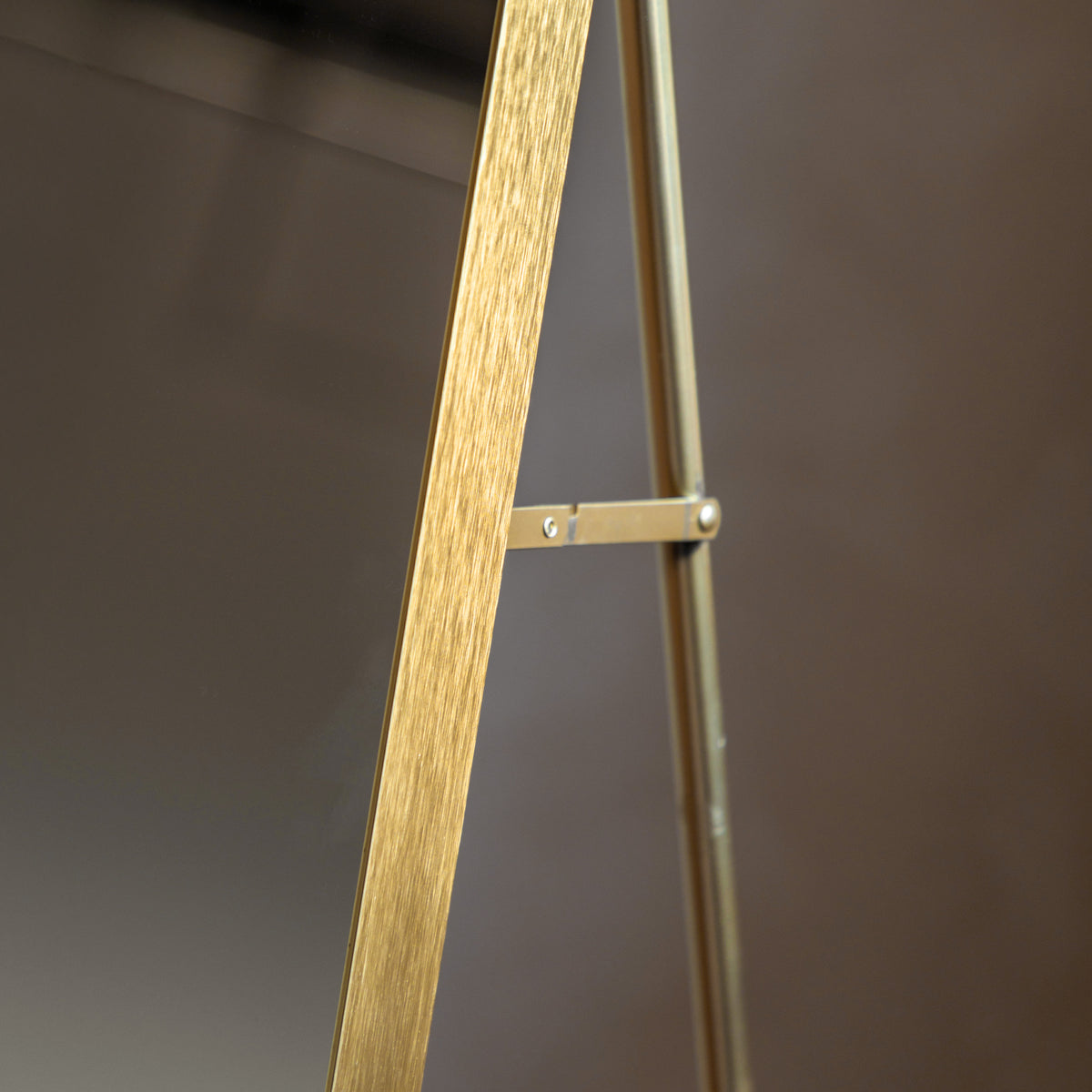 Gallery Direct Holworth Cheval Mirror Gold, close-up of the mirror and frame details