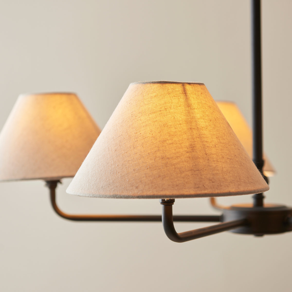 Gallery Direct Lille 5 Pendant Light Matt Black, close-up of the finish and design