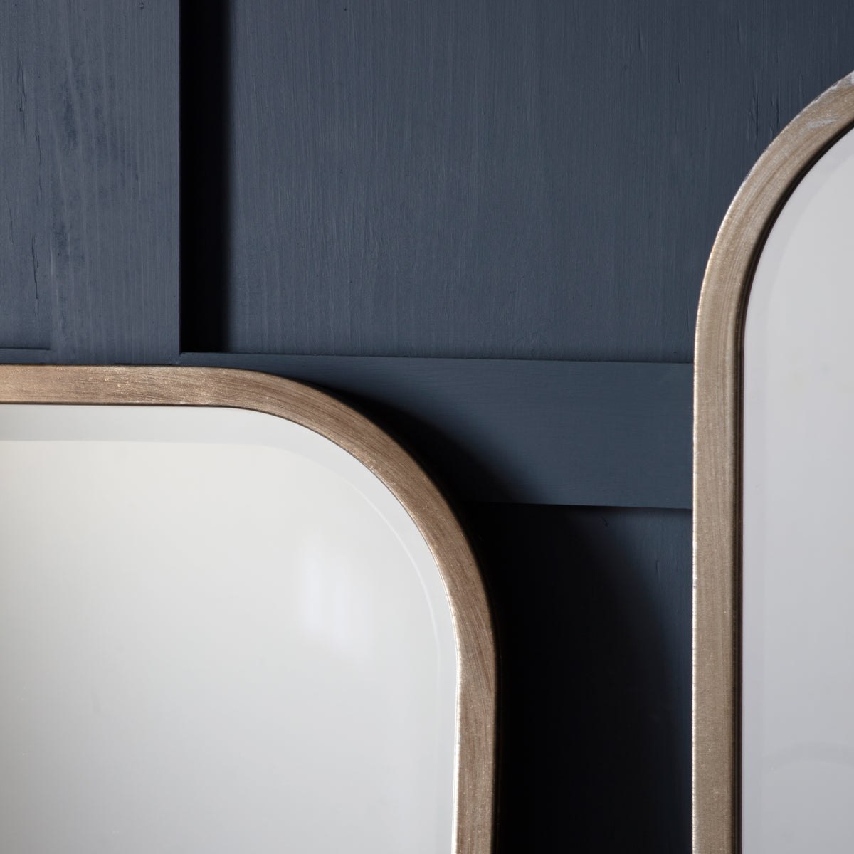 Gallery Direct Logan Rectangle Mirror, close-up of the mirror and frame details