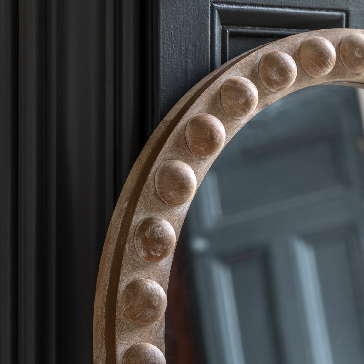 Gallery Direct Millbrook Arch Leaner Mirror, close-up of the mirror and frame details
