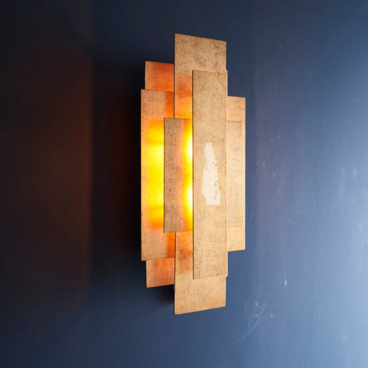 Gallery Direct Ovid Wall Light Gold, close-up of the finish and design