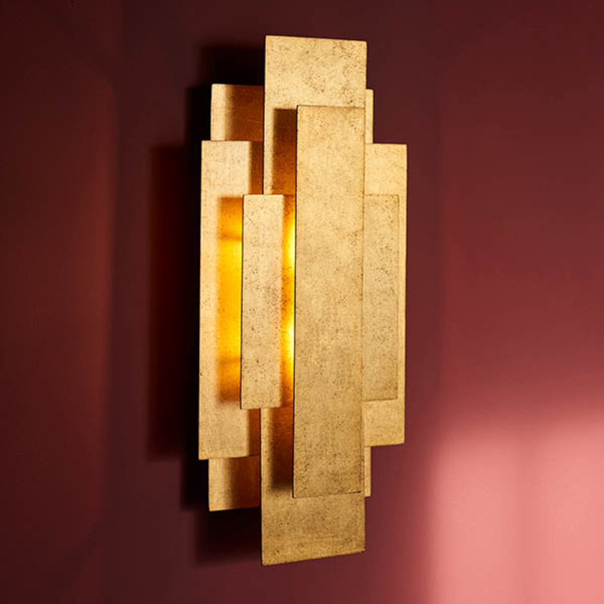 Gallery Direct Ovid Wall Light Gold, close-up of the finish and design