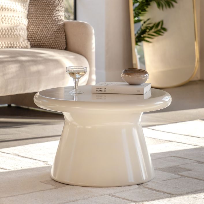 Gallery Direct Pavia Coffee Table in Cream is a modern and contemporary piece ideal for use either indoor or outdoors as its made from durable GRC moulded technology to create the smooth curved design and high gloss finish