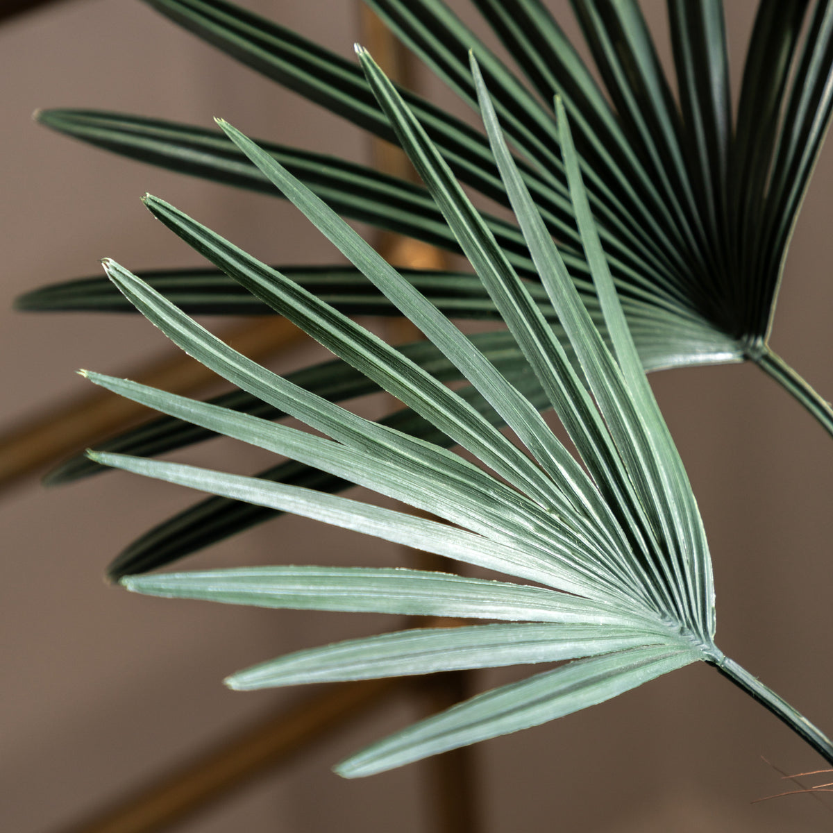 Gallery Direct Potted Statement Palm Green Large, close-up showing its finish and detail