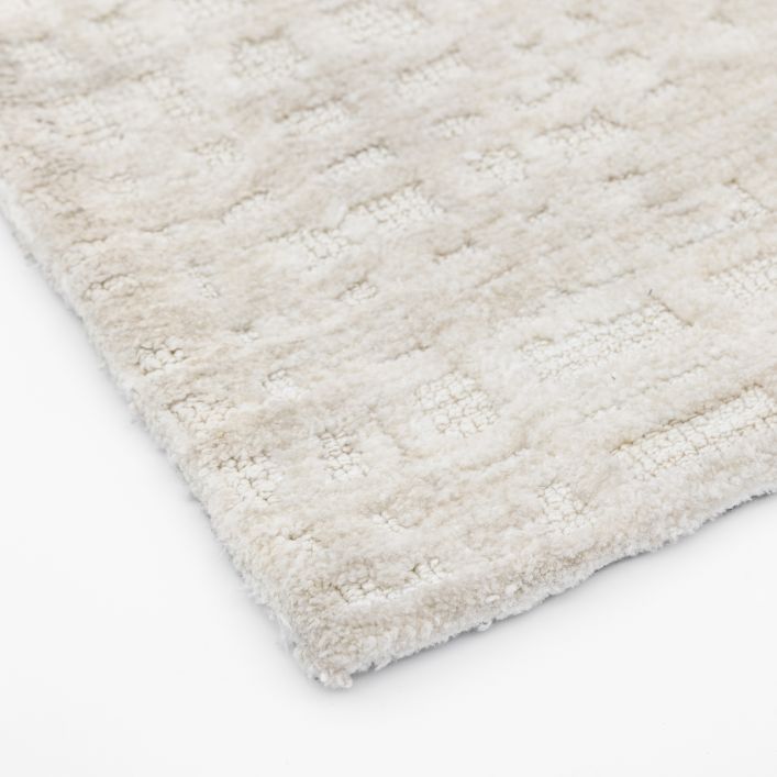 Gallery Direct Small Saf Textured Rug in light grey colour measuring 1600x2300mm