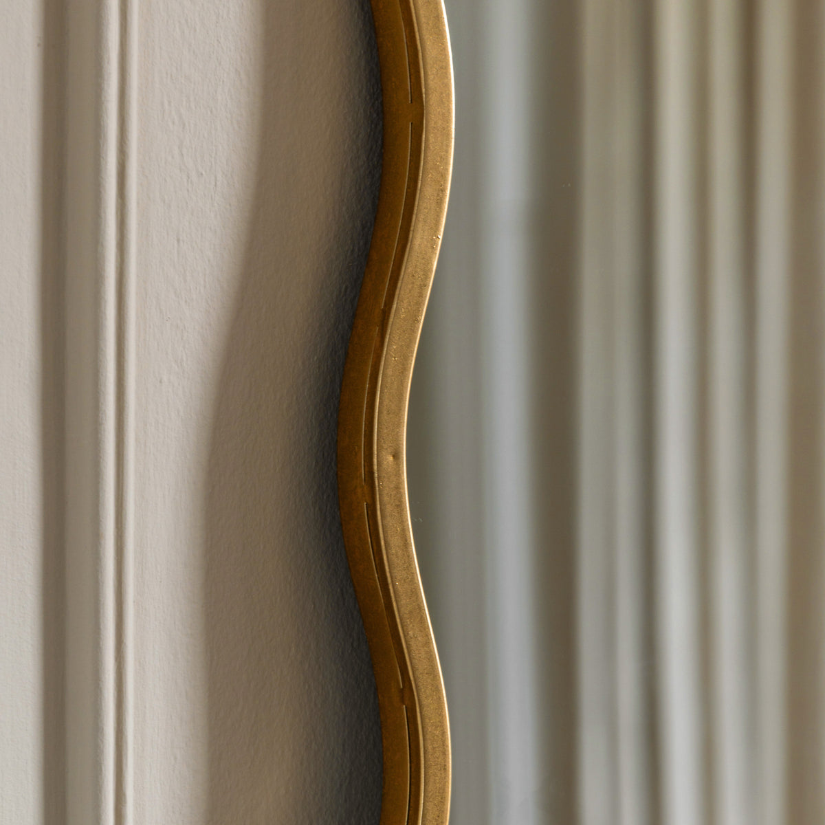 Gallery Direct Sloane Mirror, close-up of the mirror and frame details