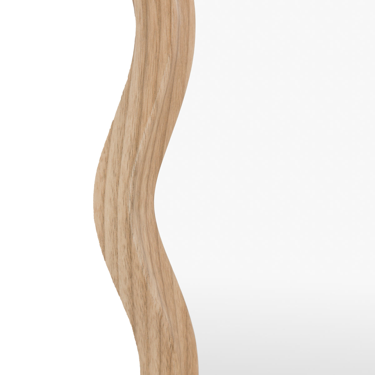 Gallery Direct Wiggle Leaner Mirror Oak, close-up of the mirror and frame details