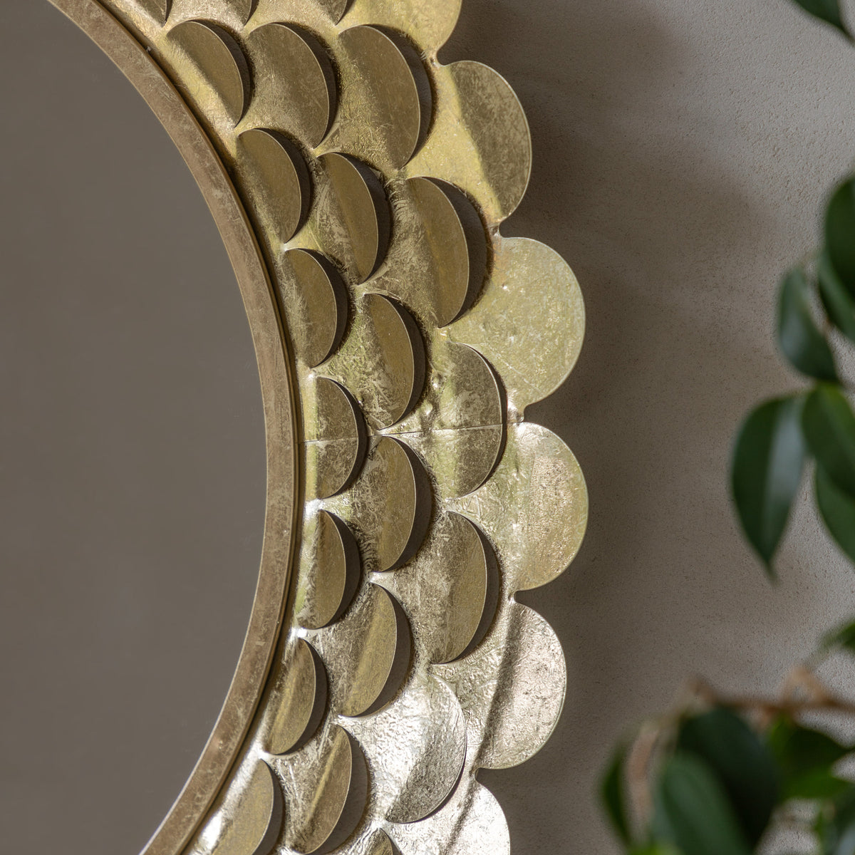Gallery Direct Windsor Round Mirror, close-up of the mirror and frame details
