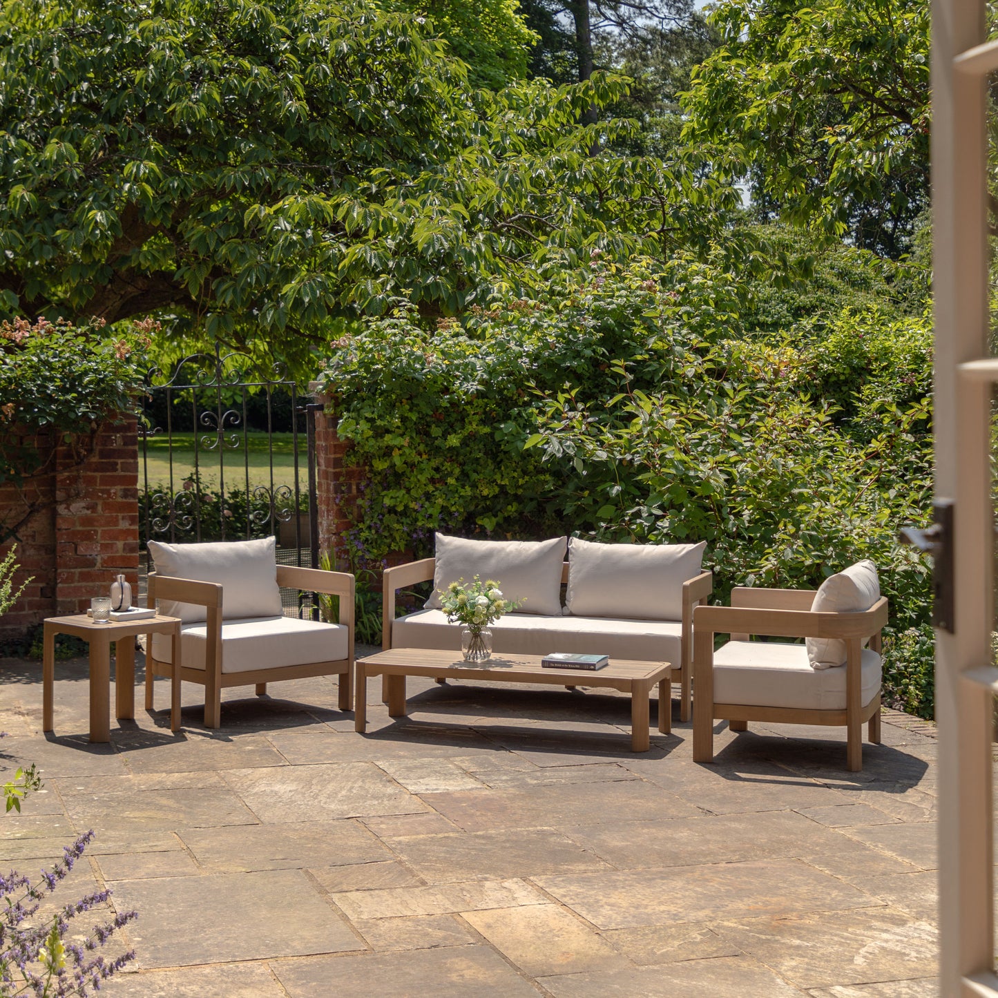 Gallery Garden Madeira Outdoor Lounge Set is an elegant 5 piece set constructed from premium acacia wood, with cushioned seat pads and back rest cushions