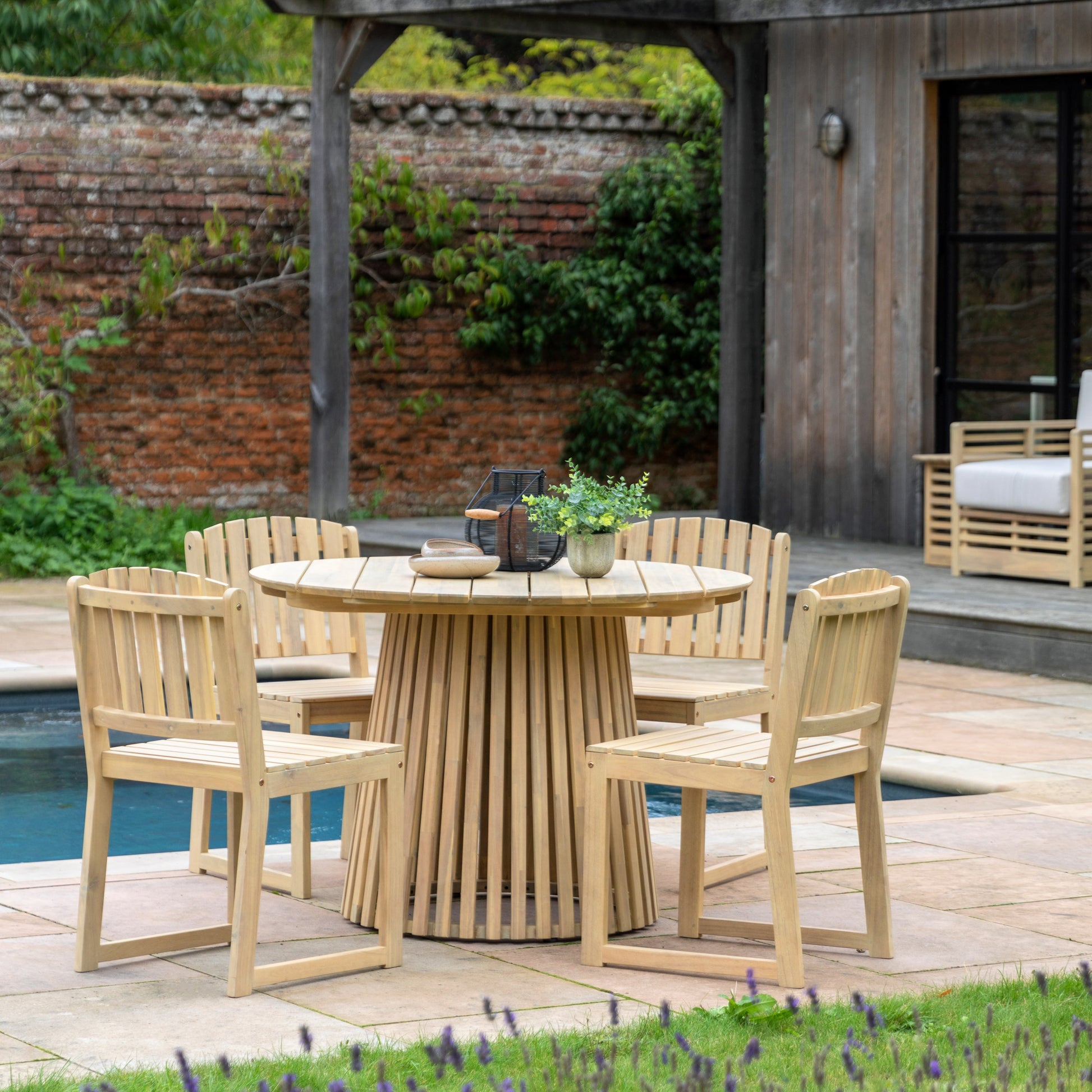 Gallery Garden Rialto Round Dining Table can seat up to 4 people and features a circular table top and slatted base made from a natural acacia wood