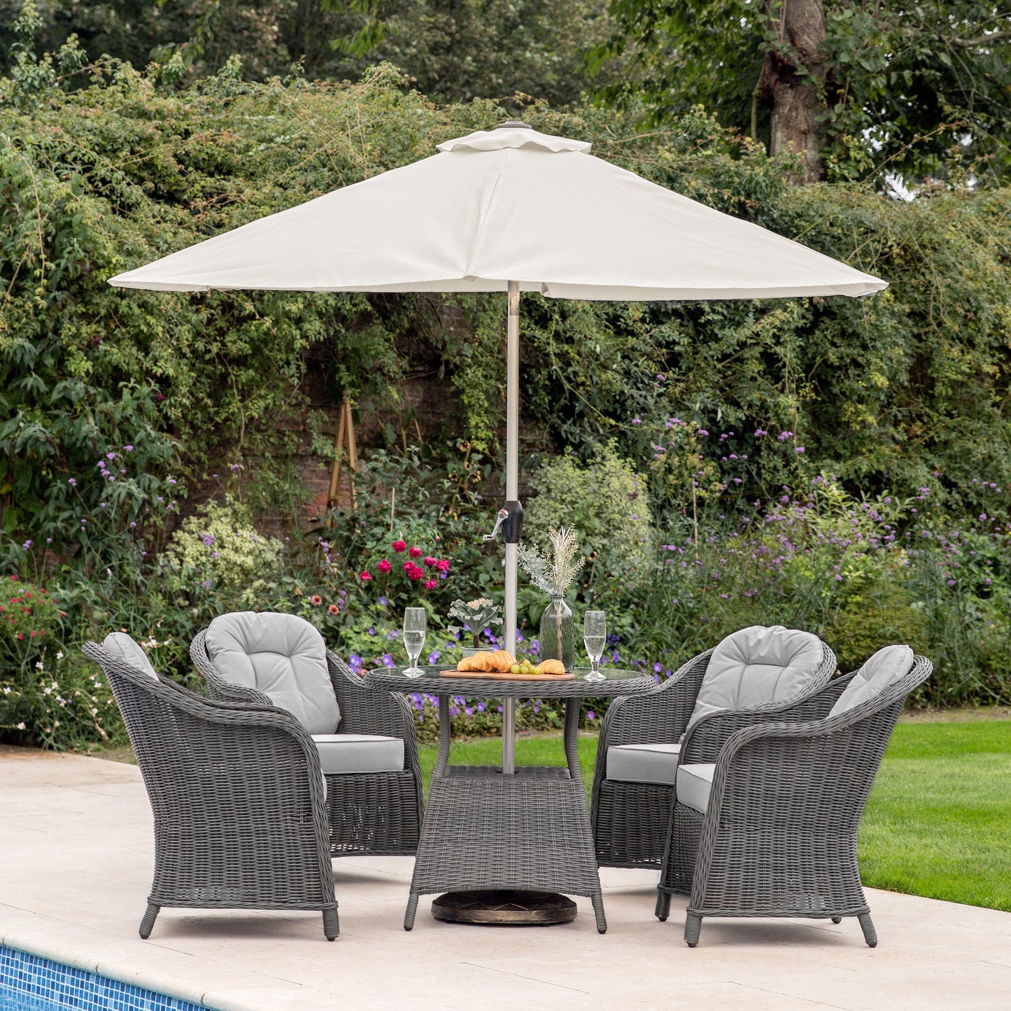 Gallery Garden Vazzano Cream Parasol measures 2x3m with a durable aluminium frame