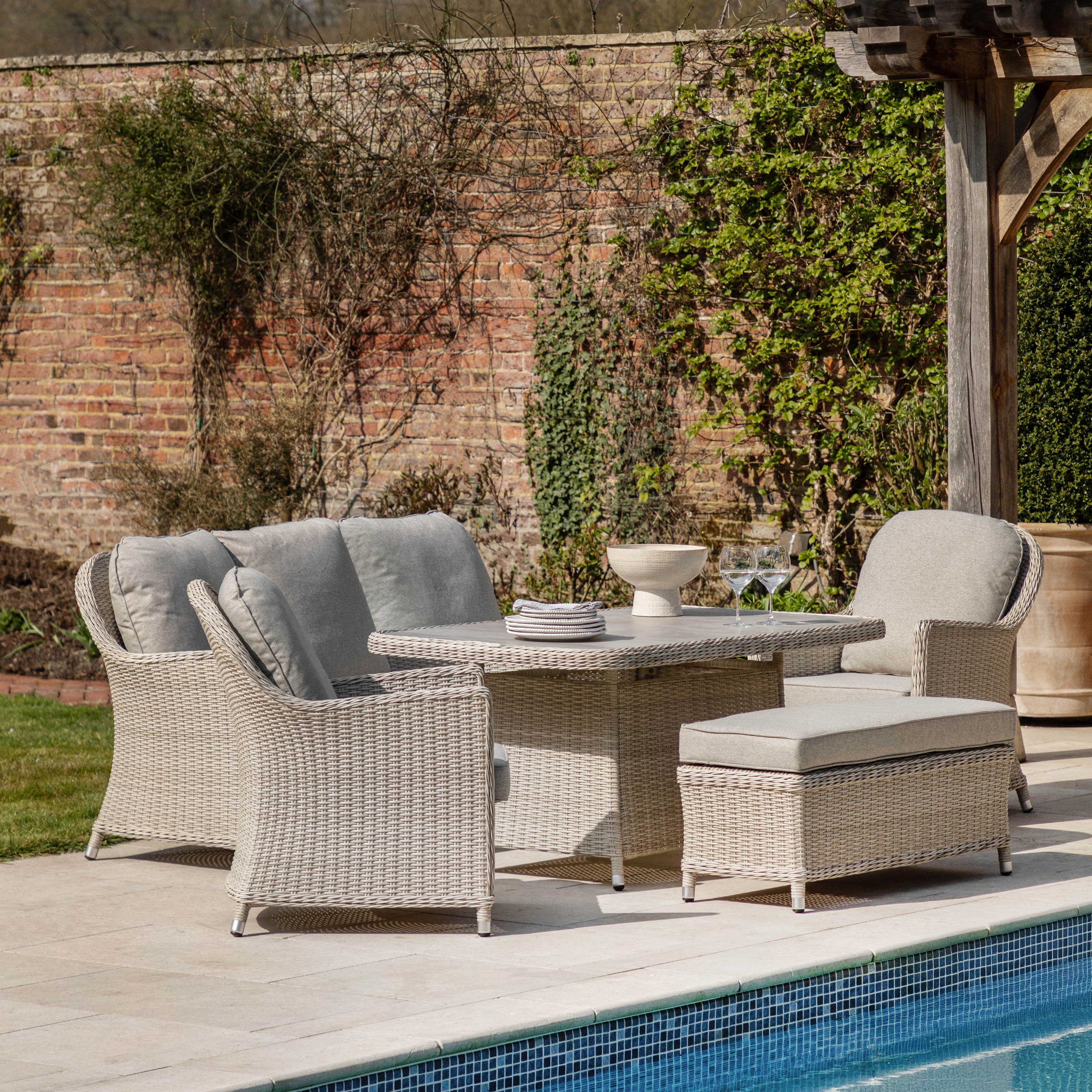 Gallery Garden Holton Rectangle Dining Set