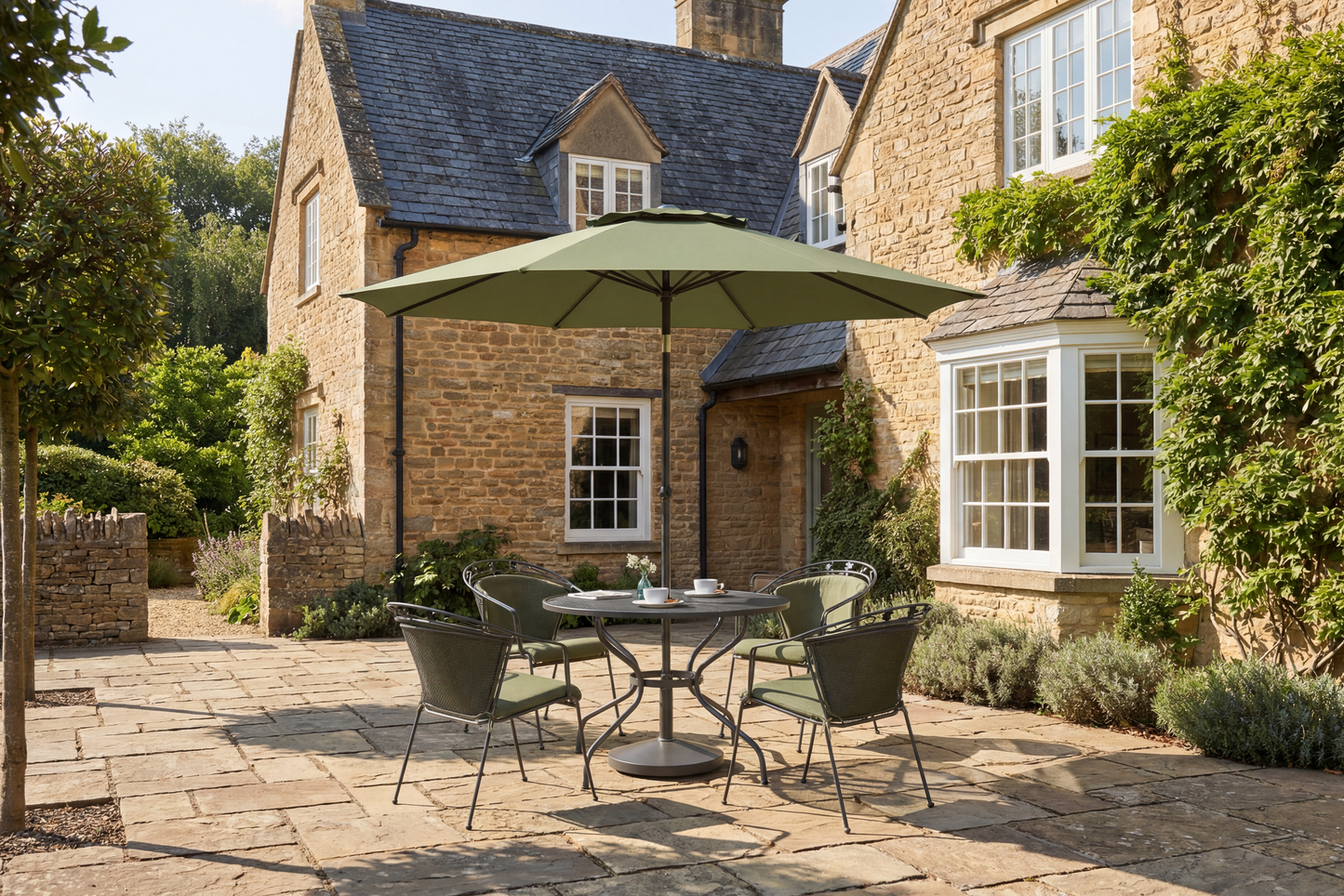 Royal Garden Elegance 4 Seat Round Dining Set with an aluminium table and 4 matching chairs with green padded cushions