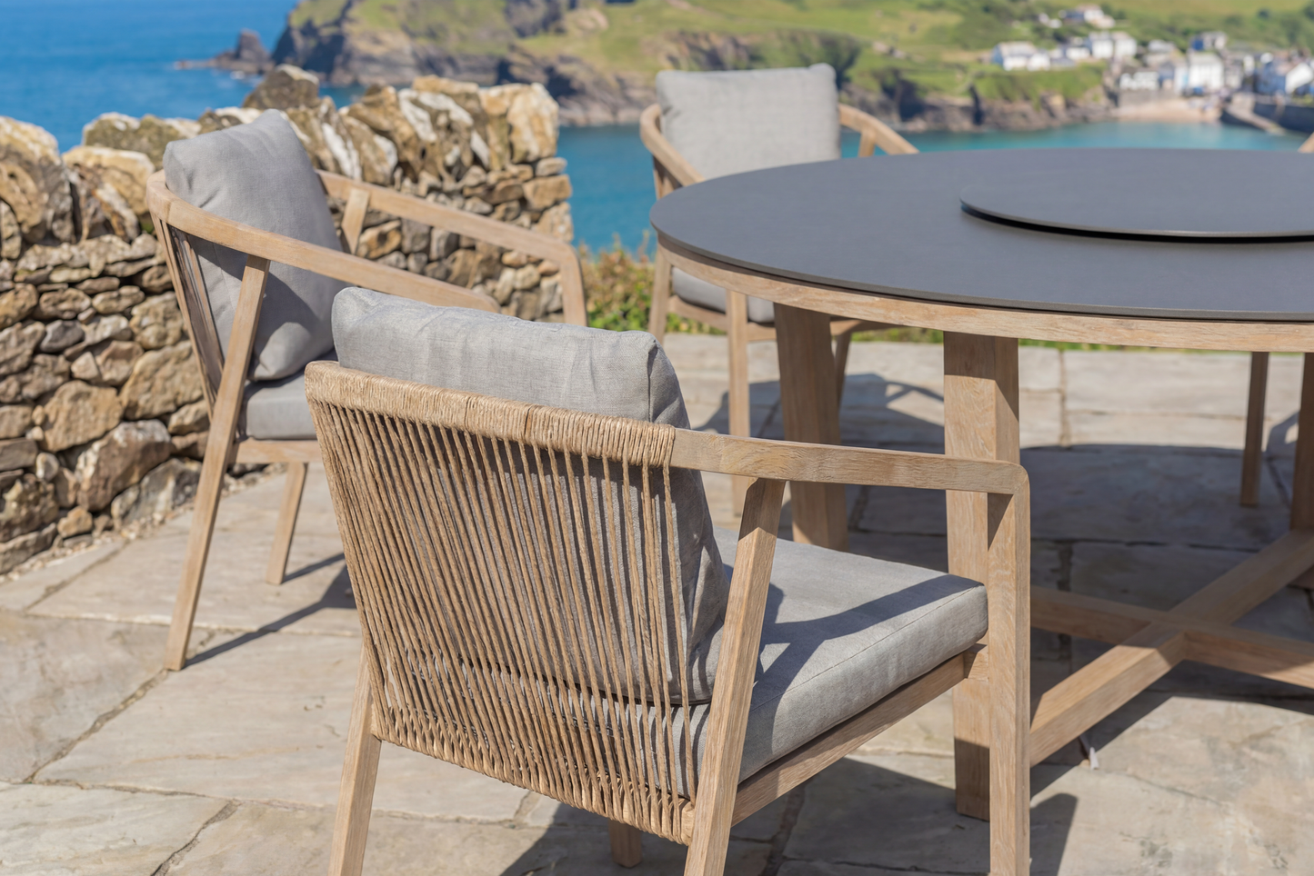 Royal Garden Kanto 8 Seat Round Dining Set is an impressive Scandinavian style collection comprising of a round dining table with sleek dark grey top and 8 rope detailed chairs with comfortable grey cushions