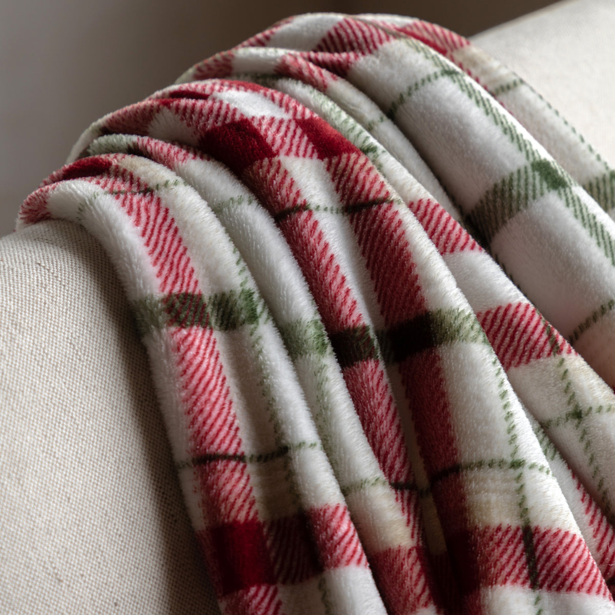 Gallery Direct Heritage Check Rolled Fleece Red - image 4