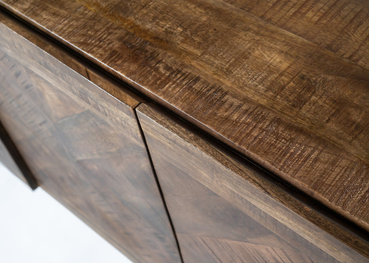 Carlton Furniture Charlbury 3 Door Sideboard — tabletop and door edge detail