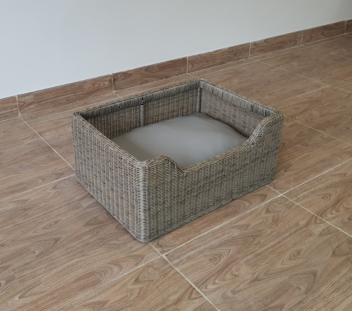 Perfect Pet Beds Basket in Sandstone with Natural Cushion