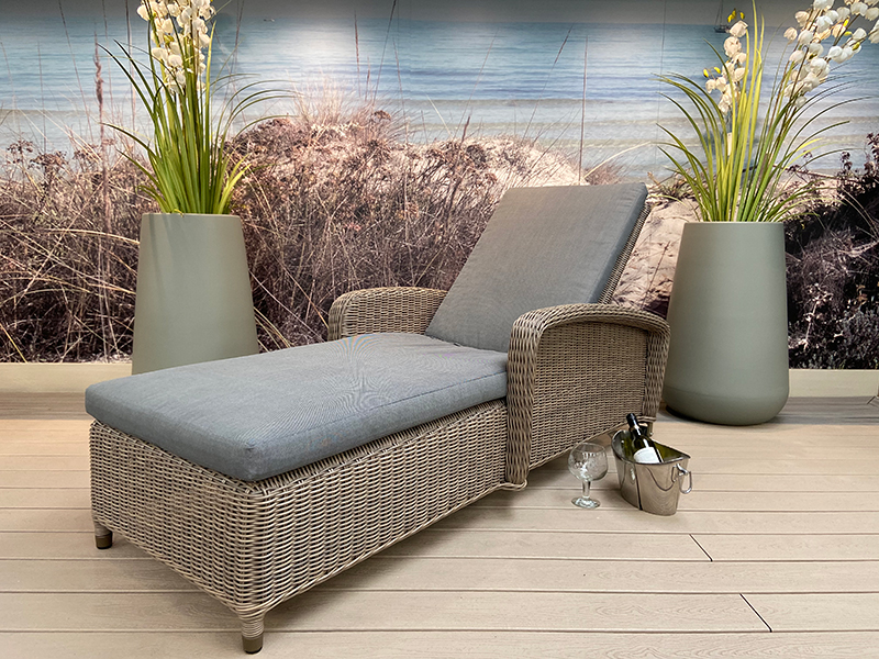 4 Seasons Outdoor Somerset Single Sunbed  in Pure Weave