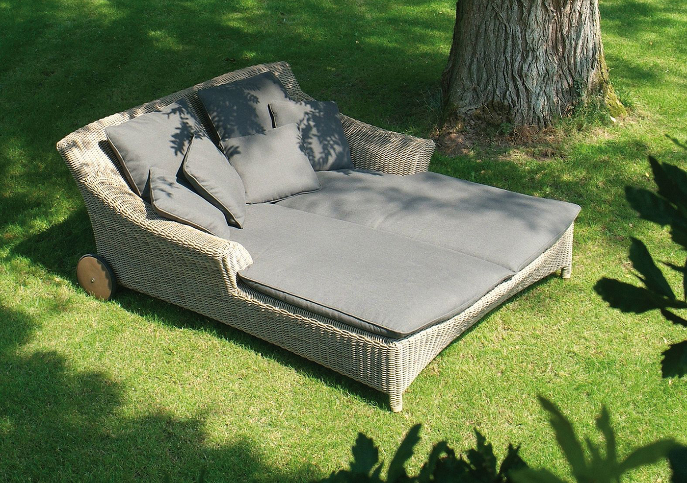 4 seasons valentine love seat deals
