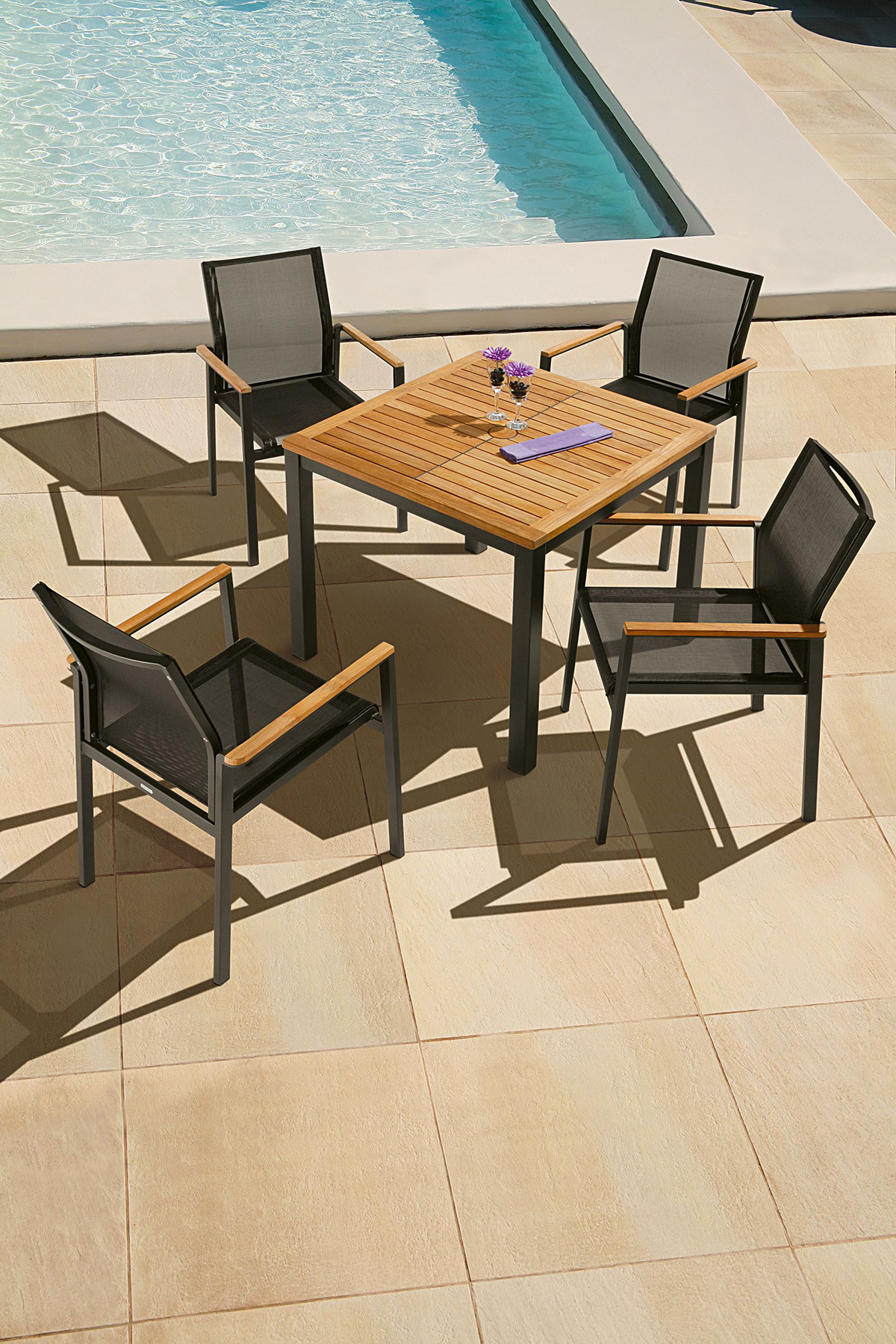 Barlow Tyrie Aura 4 Seat Dining Set